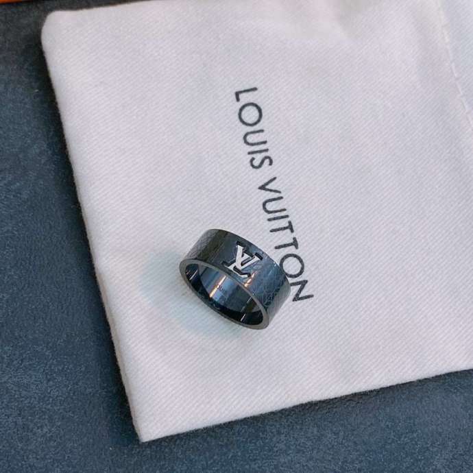 Picture of LV Ring _SKULVring06cly5712900